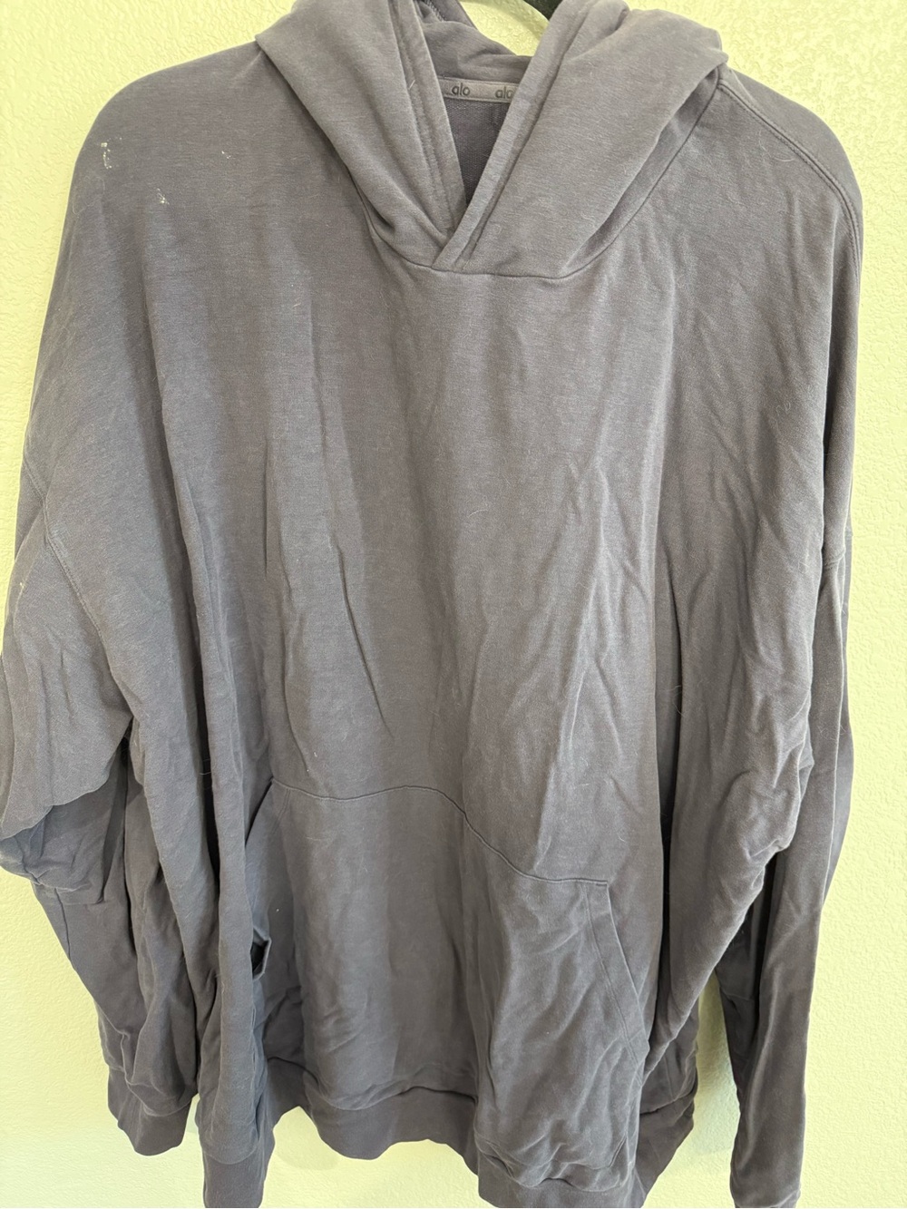 ALO Yoga Men’s Hoodie in Charcoal